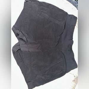 GUC 4 Athleta Trekkie north black shorts